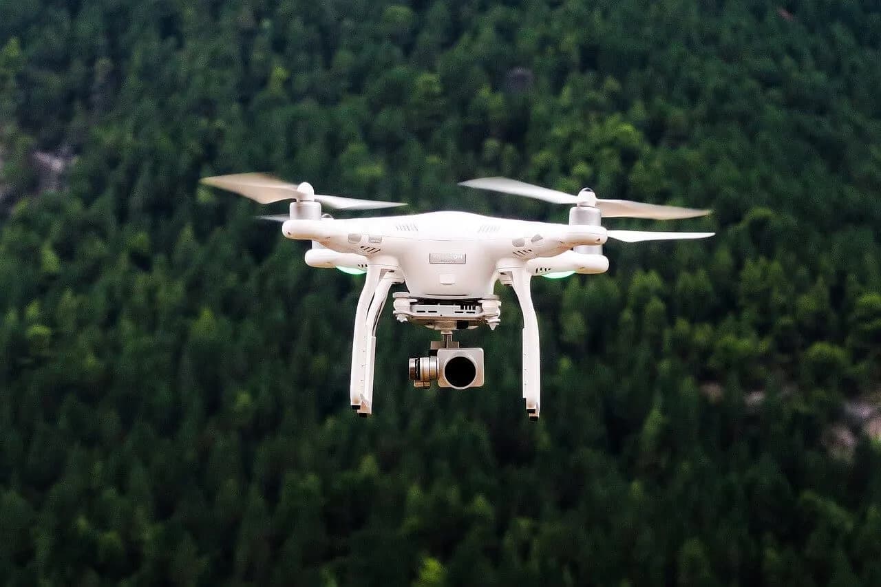 Satellite images vs. drone imagery in agriculture